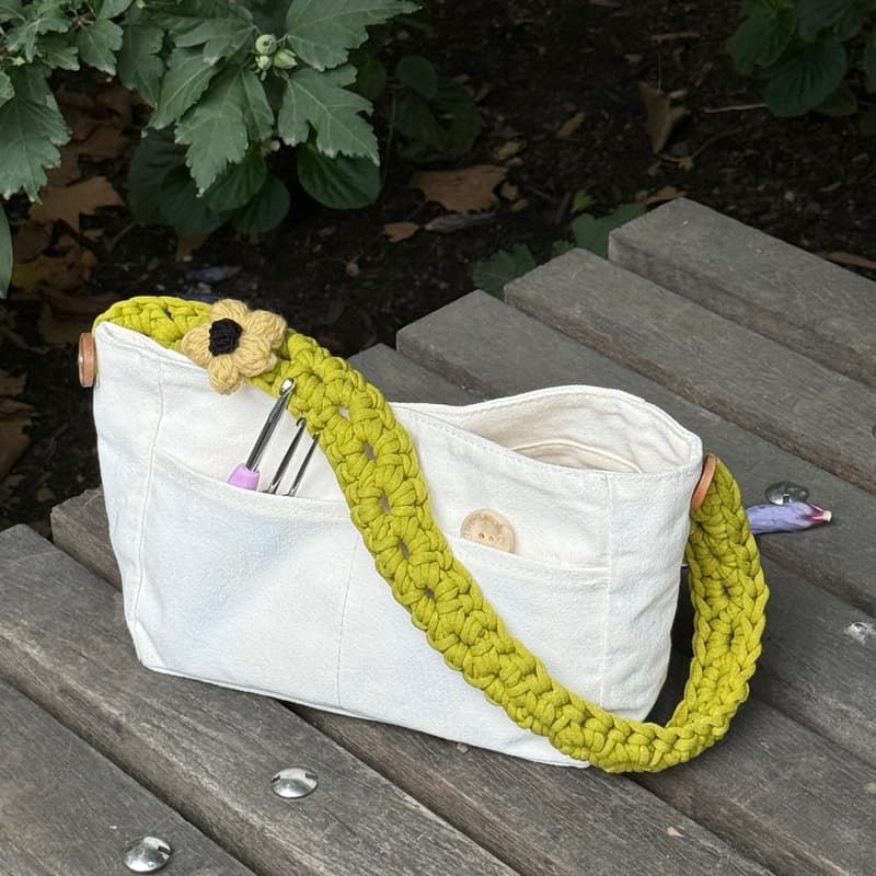 Cover Image for Crochet Your Own Bag Strap : Beginner DIY Kit