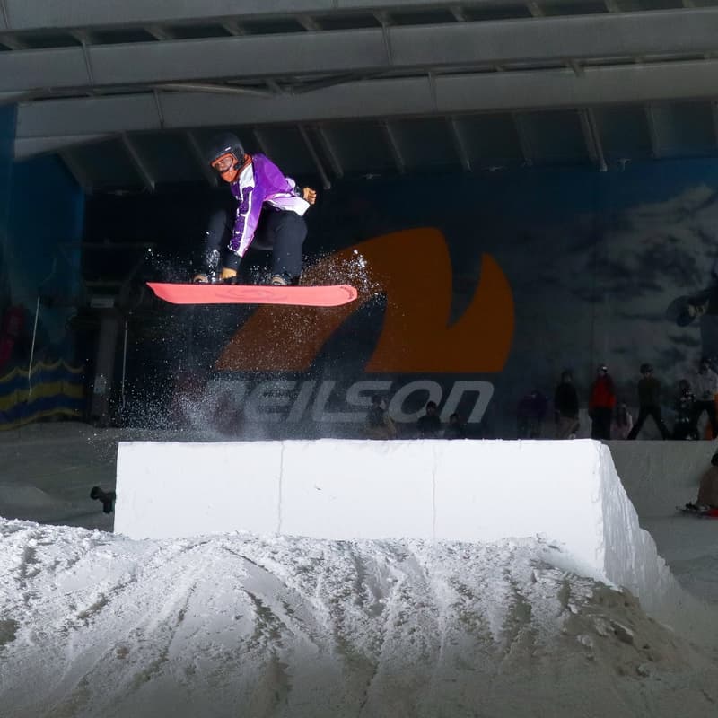 Cover Image for Full Park Friday At The Snow Centre Hemel