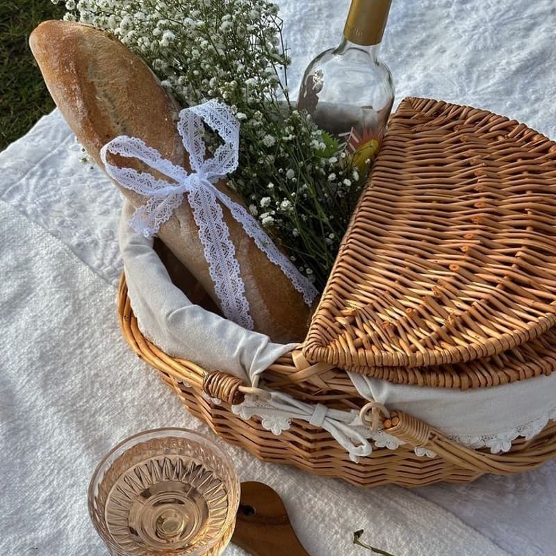 Cover Image for Books & Brunch Picnic