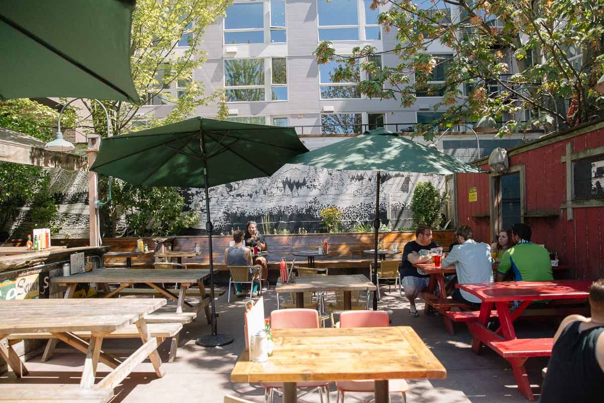 AI & SaaS product-led growth: Drinks in the sun | Amplitude + Statsig